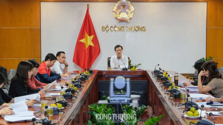 Bảo đảm cân đối cung cầu, bình ổn thị trường trong mùa bão lũ và dịp cuối năm