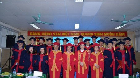Trường Đại học Điện lực: Trao bằng Thạc sĩ khoá CH5, CH6 tại Hà Nội và Cần Thơ