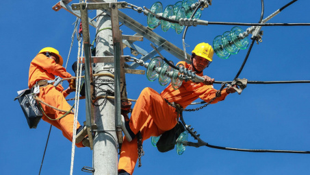 Phó Thủ tướng chỉ đạo triển khai các giải pháp bảo đảm cung ứng điện