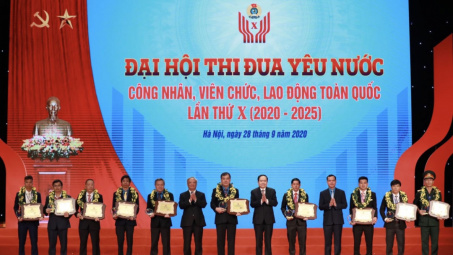 Than Thống Nhất được vinh danh trong Lễ Tuyên dương 10 điển hình tiên tiến xuất sắc tiêu biểu