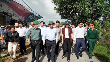 Thủ tướng thị sát, chỉ đạo khắc phục hậu quả bão lũ