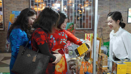 Phiên chợ Tuần nông sản an toàn thực phẩm năm 2020 thu hút đông đảo người tiêu dùng Đà Lạt