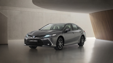 Toyota ra mắt Camry Hybrid 2021: Nâng cấp thiết kế và tối ưu công năng