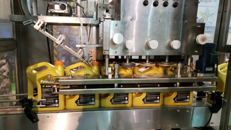 Hóa dầu Petrolimex: Sản xuất lô hàng dầu nhờn động cơ gốc tổng hợp cao cấp đầu tiên