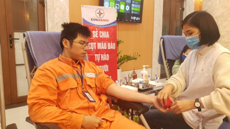 Ngành Điện Thủ đô hướng về miền Trung trong tháng tri ân khách hàng