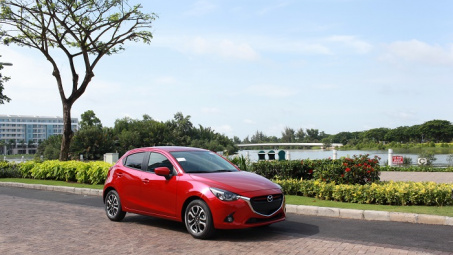 Mazda2 đời 2015 giá bao nhiêu?