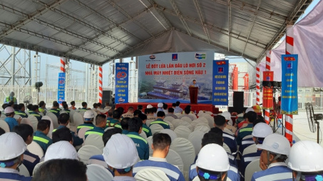 Dự án NMNĐ Sông Hậu 1: Đốt lửa lần đầu Lò hơi Tổ máy số 2 thành công