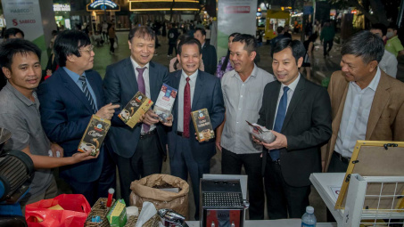 Thứ trưởng Bộ Công Thương tham quan hoạt động trải nghiệm, giới thiệu sản phẩm thực phẩm an toàn