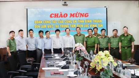 Đoàn công tác Công an tỉnh Bình Thuận làm việc đối thoại tại Trung tâm Điện lực Vĩnh Tân