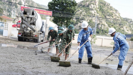 Xây dựng sân nền Trạm  Biên phòng Liên Hương bằng tro xỉ của Nhà máy Nhiệt điện Vĩnh Tân 2