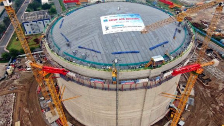 PV GAS hoàn thiện thi công và nâng mái bồn chứa của kho LNG Thị Vải