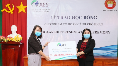 AES Việt Nam tặng 120 suất học bổng cho học sinh Bình Thuận