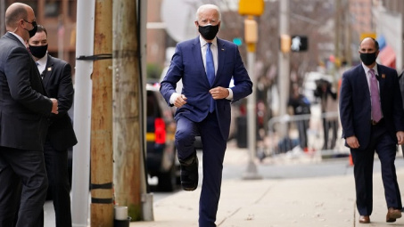 [Quốc tế nổi bật] Ông Biden tái xuất sau tai nạn