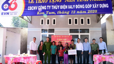 Công ty Thủy điện Ialy trao nhà tình nghĩa
