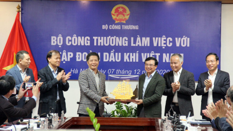 Quyết tâm khôi phục vị thế của ngành Dầu khí