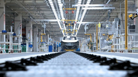 Sản xuất ô tô trong thời gian tới có thể đình trệ do thiếu chip điện tử