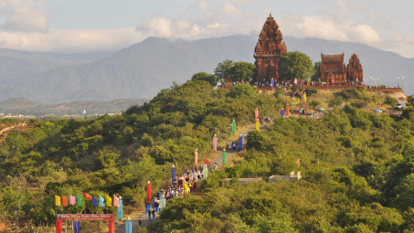 Các nhân tố ảnh hưởng đến ý định sử dụng công nghệ năng lượng điện mặt trời của hộ gia đình tại Thành phố Phan Rang - Tháp Chàm