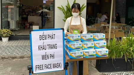 Những điểm phát khẩu trang miễn phí ở một số tỉnh, thành giữa bão dịch corona
