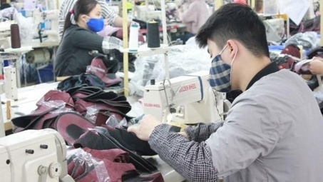 Ứng phó với Covid-19, doanh nghiệp dệt may, da giày linh hoạt tìm nguồn cung nguyên liệu