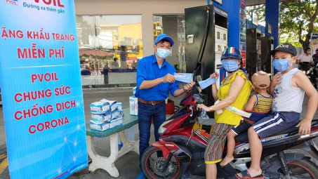 PVOIL phát miễn phí 50.000 khẩu trang y tế cho các khách hàng