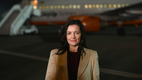 [Quốc tế nổi bật] Bộ trưởng Y tế Ukraine làm gương cách ly dịch Corona