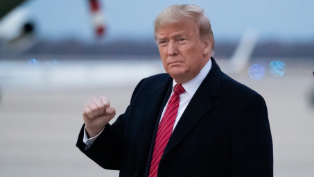 [Tin ảnh] Ông Trump chi tiền khủng chống Covid-19