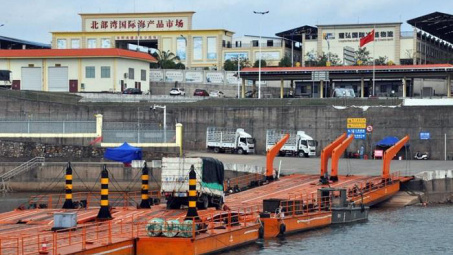 Thông quan cầu phao tạm, 5 tấn tôm hùm được xuất sang Trung Quốc