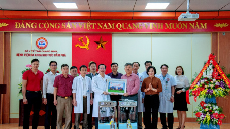 Công ty Than Thống Nhất - TKV thăm và tặng quà Bệnh viện Đa khoa khu vực Cẩm Phả