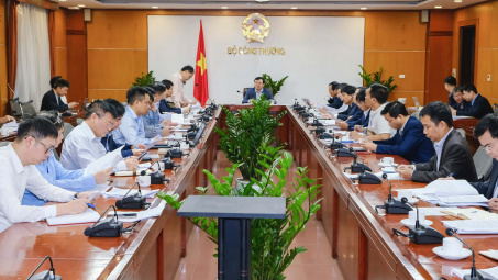 Khẩn trương đẩy nhanh tiến độ thực hiện các dự án điện