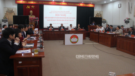 Chuyển từ “ưu tiên” sang thuyết phục người Việt Nam dùng hàng Việt Nam