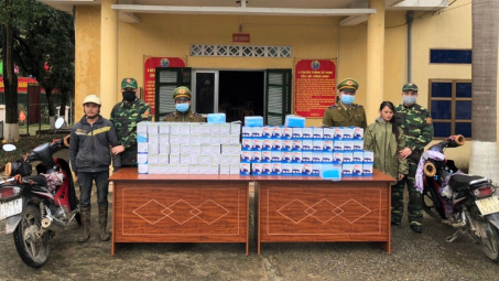 Giữa dịch virus corona, hai chị em gom hàng, chuyển lậu 5.000 khẩu trang sang Trung Quốc