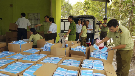 Xử phạt 28 vụ đầu cơ, nâng giá khẩu trang trong ngày 11/3