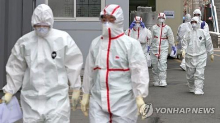 Nhân viên y tế Hàn Quốc quá tải vì sự lây lan nhanh của virus covid-19