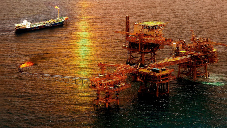 Ngành dầu khí ưu tiên đầu theo sự biến động của giá dầu