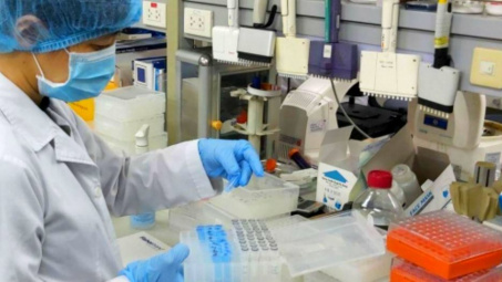 Ứng phó dịch Covid-19, Thủ tướng chỉ thị mua sắm trang thiết bị bảo đảm năng lực xét nghiệm