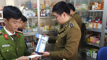 Xử lý 11 vụ vi phạm về khẩu trang trong ngày 25/3
