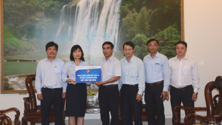 Chia sẻ 1 ngày lương ủng hộ công tác chống dịch Covid - 19