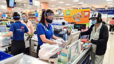 Saigon Co.op tăng trữ lượng hàng hóa, cung cấp 10.000 suất ăn mỗi ngày đến các khu cách ly