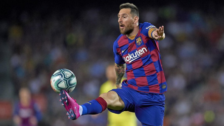 Lionel Messi giảm 70% lương