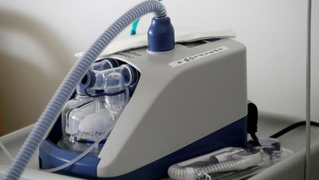 Trung Quốc nâng sản lượng sản xuất máy thở khi đại dịch covid-19 lan rộng trên toàn cầu