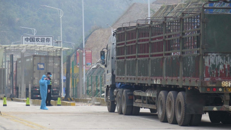 Xuất khẩu chuyển biến tích cực, lượng xe hàng tồn giảm gần 200 xe