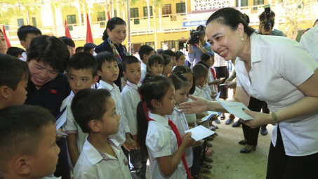 Chuyện bây giờ mới kể: “Nữ tướng” đầu tiên của ngành Điện