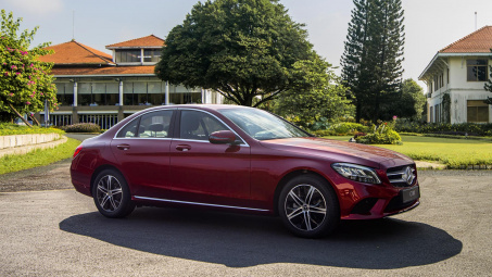 Mercedes-Benz C 180 chốt giá gần 1,4 tỷ đồng, phân khúc hạng D "toát mồ hôi"