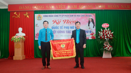 Đạm Hà Bắc: Tôn vinh 385 bông hoa "Giỏi việc nước, đảm việc nhà"