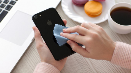 Vệ sinh điện thoại đúng cách tránh lây nhiễm Covid-19