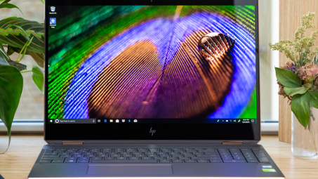 5 laptop hiệu năng ổn, giá ngon, "quẳng gánh lo" khi làm việc tại nhà mùa Covid-19