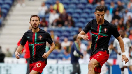 Cristiano Ronaldo cứu bóng đá nghiệp dư Bồ Đào Nha