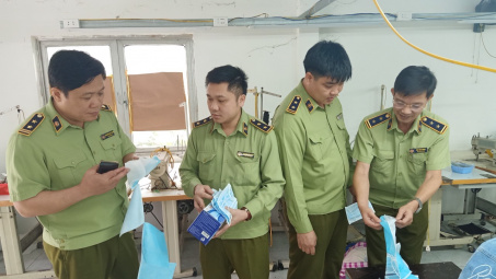 Phát hiện cơ sở kinh doanh mỹ phẩm nhưng "sản xuất" nước rửa tay