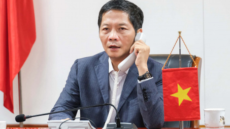 Bộ trưởng Trần Tuấn Anh điện đàm thúc đẩy thông quan hàng hóa qua cửa khẩu Trung Quốc