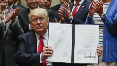 Hoa Kỳ giãn thời hạn đóng thuế nhập khẩu các mặt hàng, trừ sản phẩm Trung Quốc